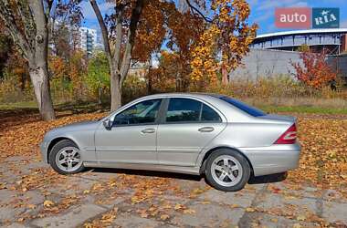 Седан Mercedes-Benz C-Class 2004 в 
