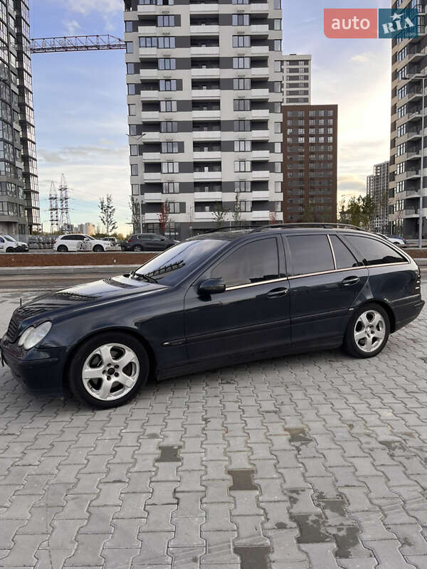 Универсал Mercedes-Benz C-Class 2001 в Киеве