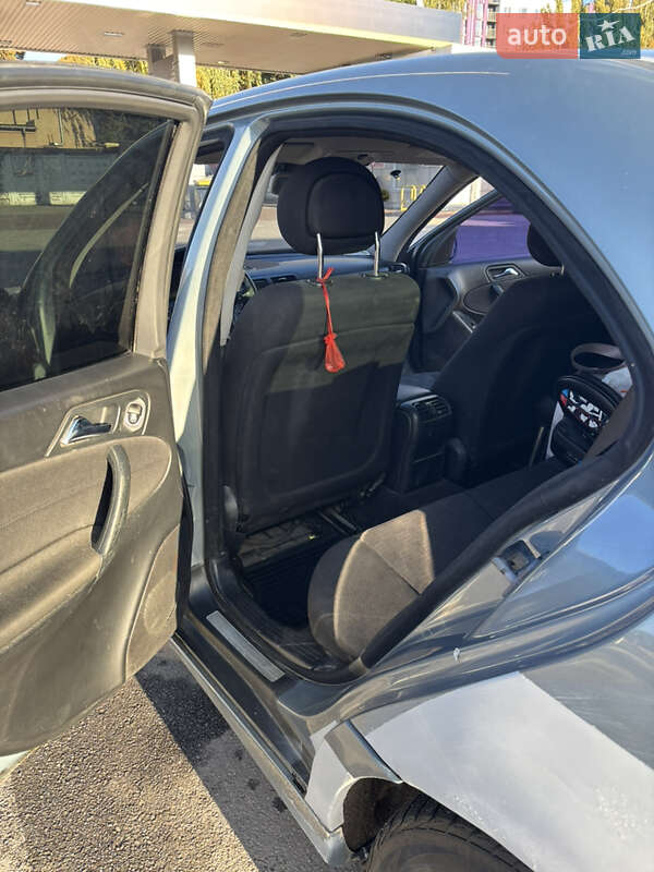 Седан Mercedes-Benz C-Class 2005 в Виннице