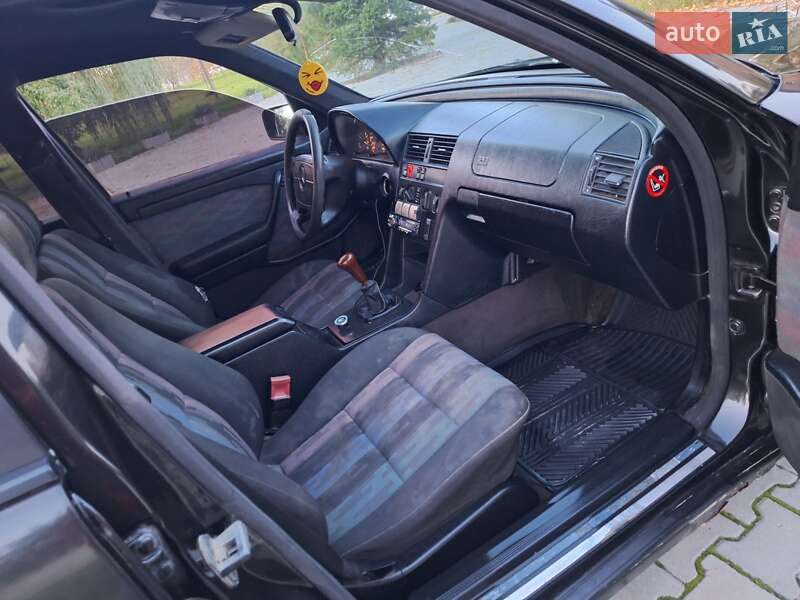 Седан Mercedes-Benz C-Class 1994 в Чернівцях