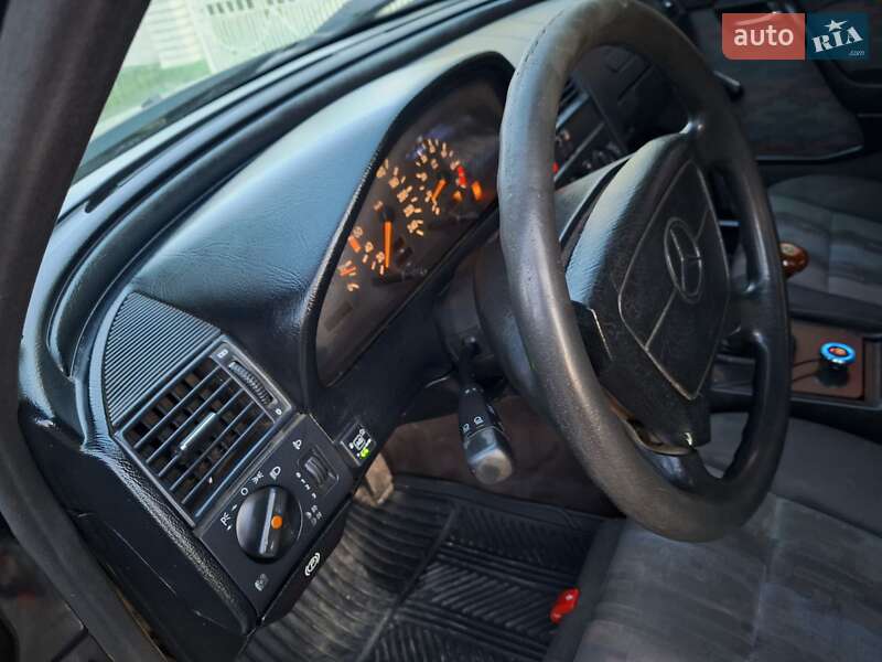 Седан Mercedes-Benz C-Class 1994 в Чернівцях