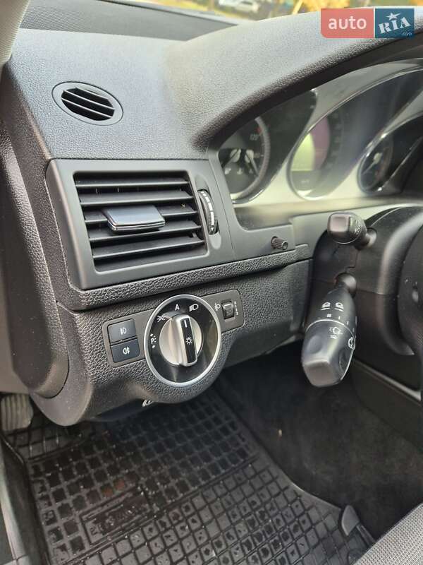 Седан Mercedes-Benz C-Class 2011 в Виннице