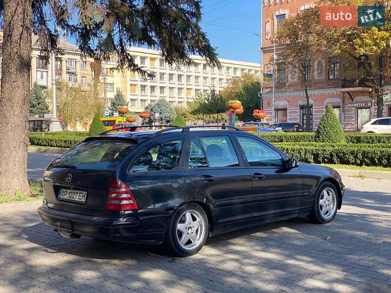 Універсал Mercedes-Benz C-Class 2003 в Запоріжжі