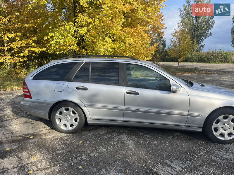 Універсал Mercedes-Benz C-Class 2004 в Кельменцях