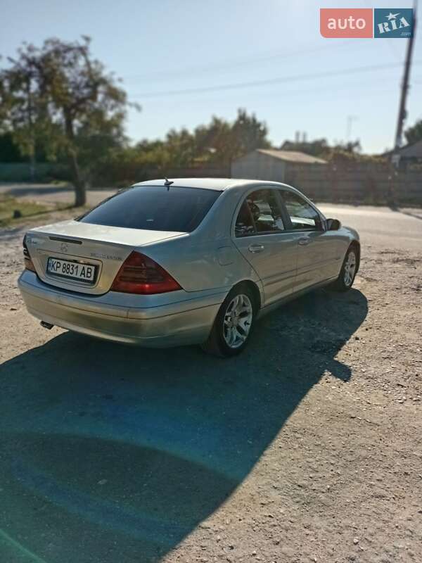 Седан Mercedes-Benz C-Class 2003 в Запоріжжі