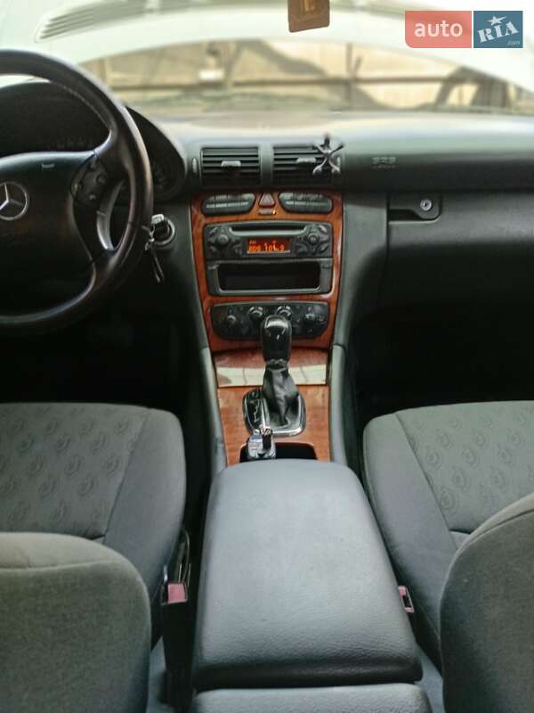 Седан Mercedes-Benz C-Class 2003 в Запоріжжі