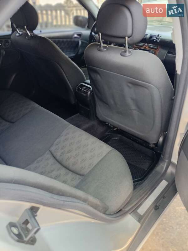 Седан Mercedes-Benz C-Class 2003 в Запоріжжі