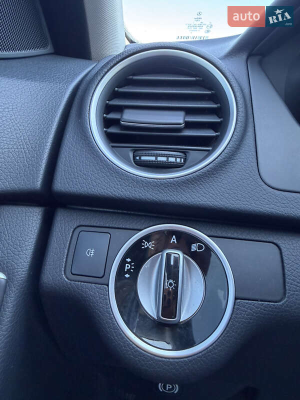 Седан Mercedes-Benz C-Class 2011 в Києві