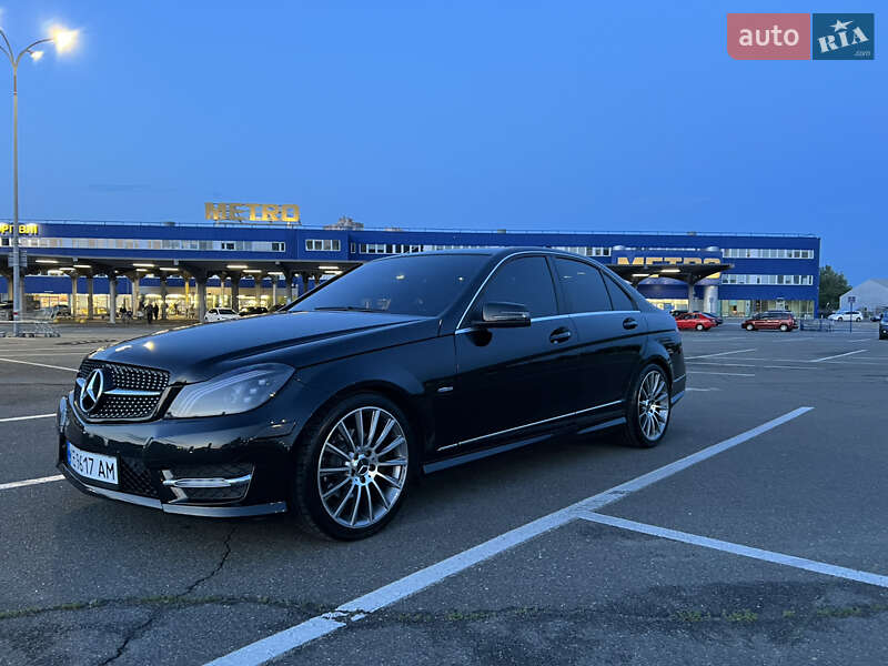 Mercedes-Benz C-Class 2011