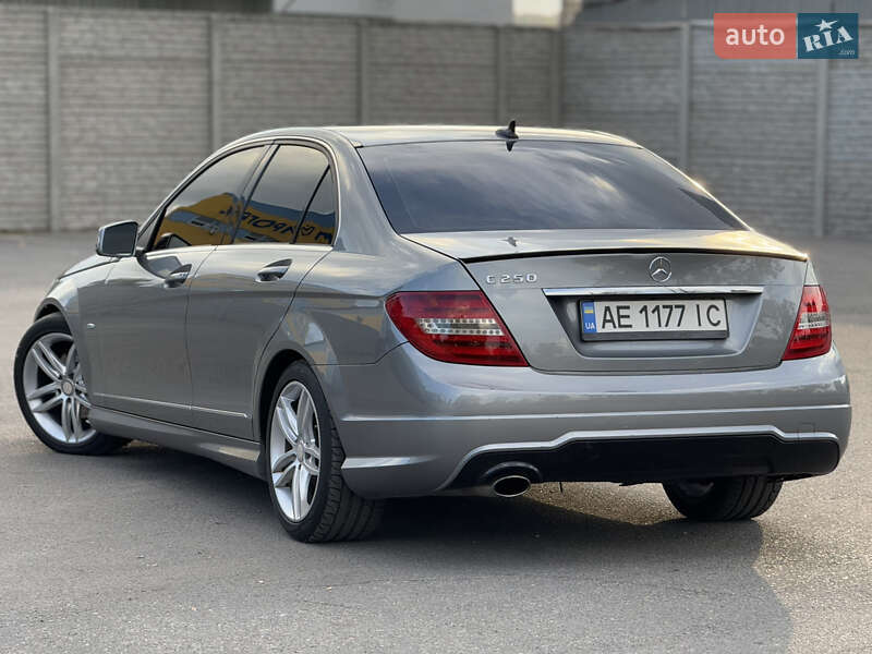 Седан Mercedes-Benz C-Class 2012 в Днепре