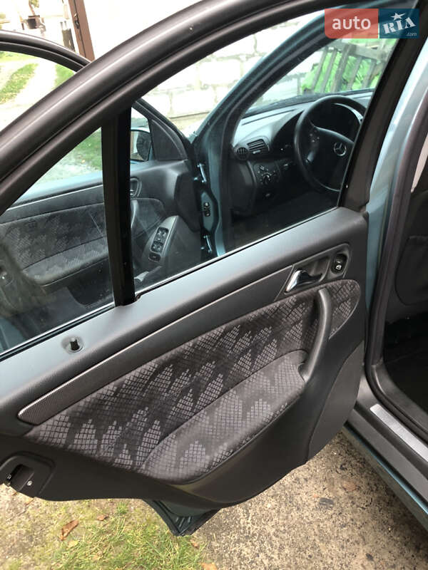 Седан Mercedes-Benz C-Class 2003 в Маневичах