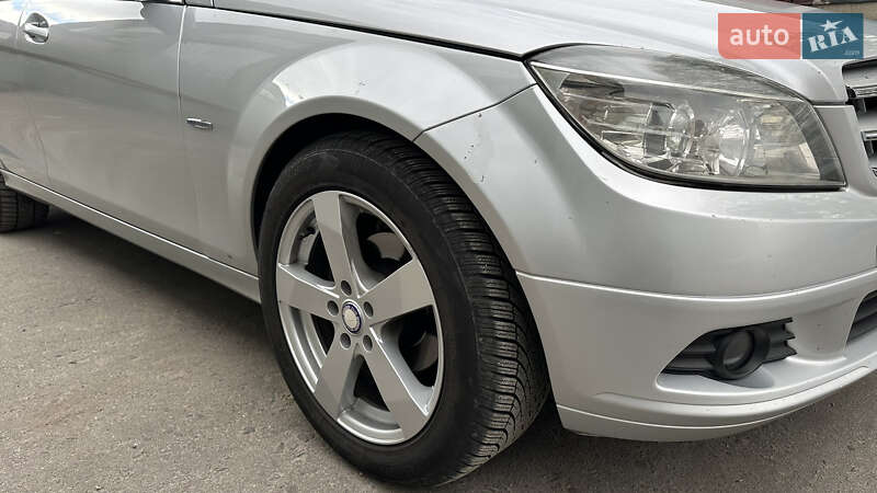 Універсал Mercedes-Benz C-Class 2009 в Києві