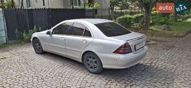 Седан Mercedes-Benz C-Class 2001 в Ужгороде