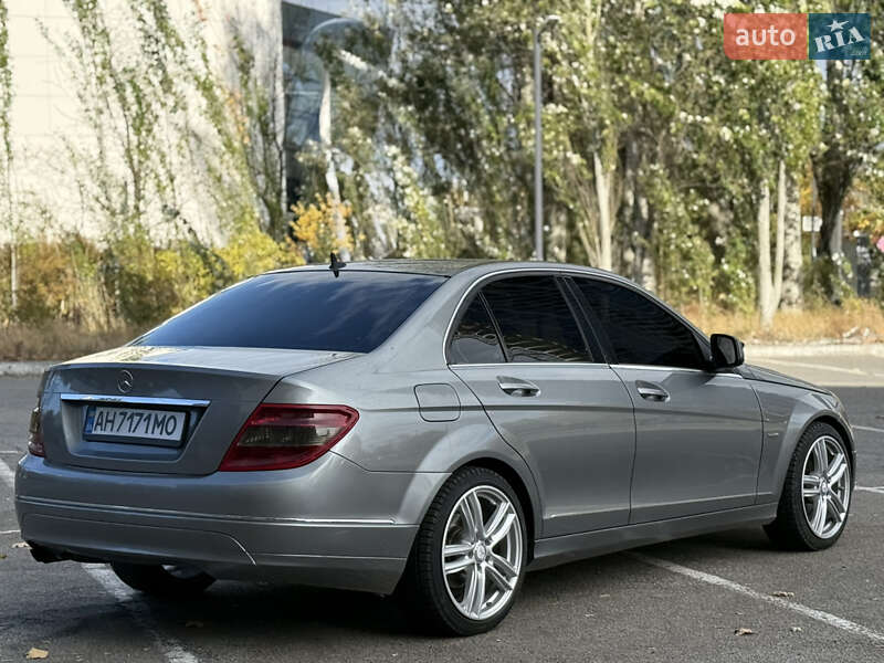Седан Mercedes-Benz C-Class 2008 в Днепре