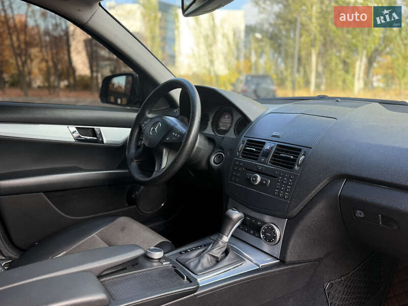 Седан Mercedes-Benz C-Class 2008 в Днепре
