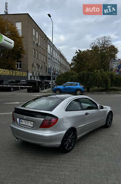 Купе Mercedes-Benz C-Class 2004 в 