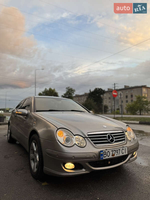 Купе Mercedes-Benz C-Class 2005 в Тернополі фото Купе Mercedes-Benz C-Class 2005 в Тернополі
