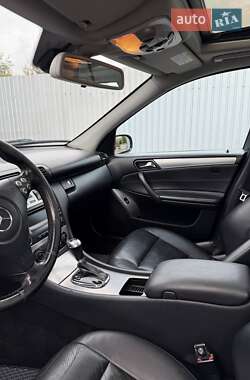 Универсал Mercedes-Benz C-Class 2004 в  фото 5 Универсал Mercedes-Benz C-Class 2004 в