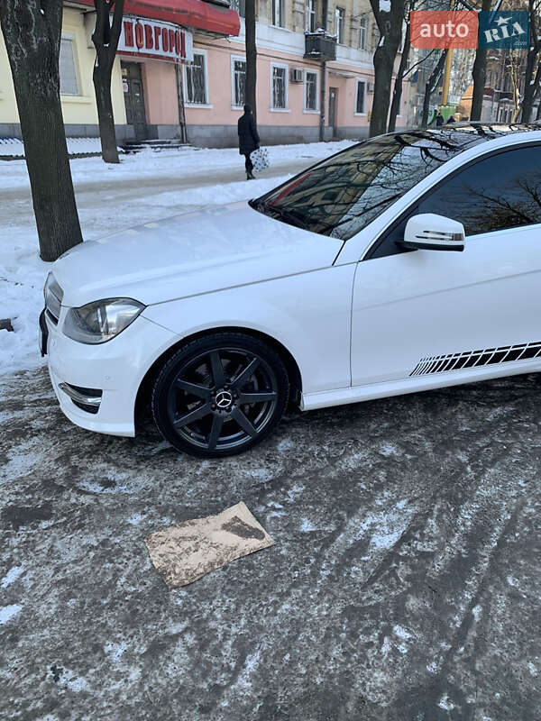 Седан Mercedes-Benz C-Class 2013 в Днепре