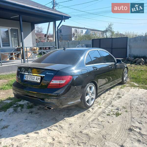 Седан Mercedes-Benz C-Class 2010 в Днепре