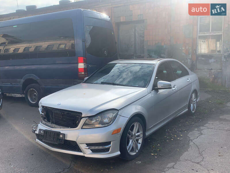 Седан Mercedes-Benz C-Class 2013 в Луцке фото Седан Mercedes-Benz C-Class 2013 в Луцке