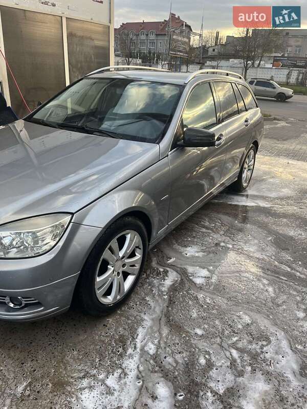 Універсал Mercedes-Benz C-Class 2010 в Івано-Франківську