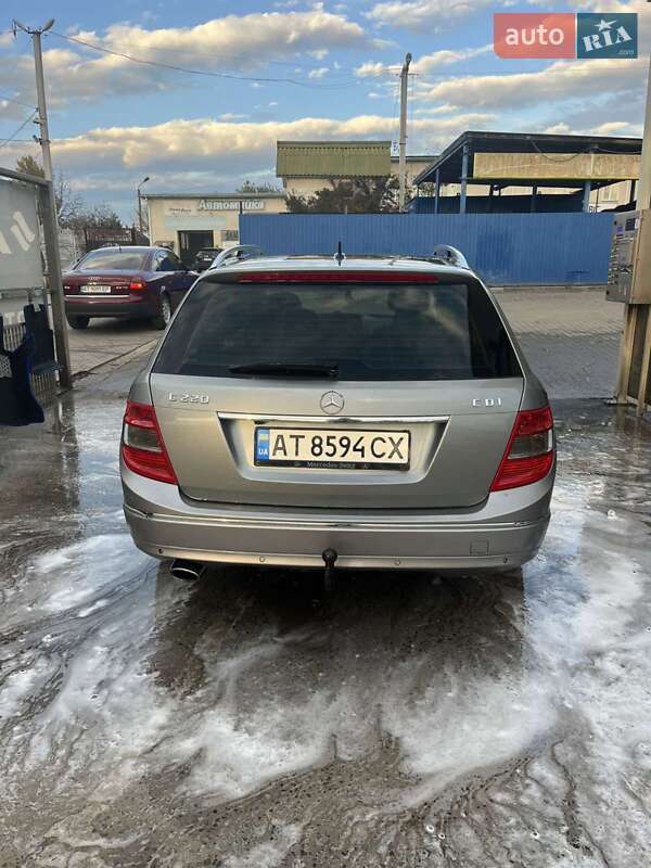 Універсал Mercedes-Benz C-Class 2010 в Івано-Франківську