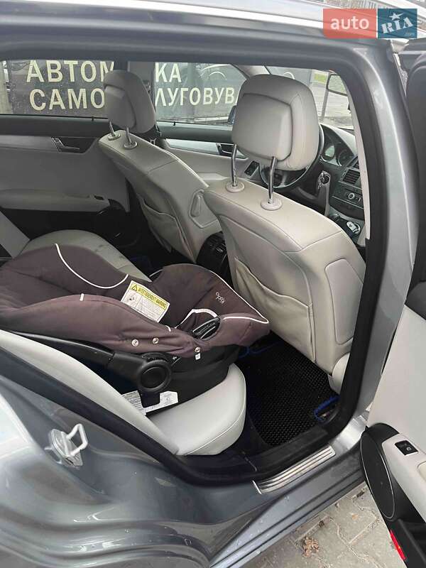 Універсал Mercedes-Benz C-Class 2010 в Івано-Франківську