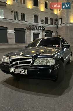 Седан Mercedes-Benz C-Class 1994 в  фото 24 Седан Mercedes-Benz C-Class 1994 в