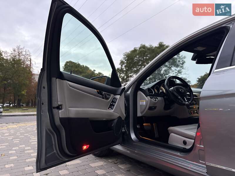 Седан Mercedes-Benz C-Class 2014 в Одессе фото 32 Седан Mercedes-Benz C-Class 2014 в Одессе