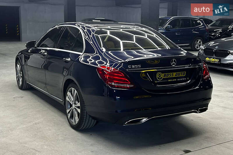 Седан Mercedes-Benz C-Class 2015 в Чернівцях