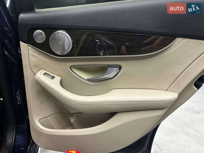 Седан Mercedes-Benz C-Class 2015 в Чернівцях