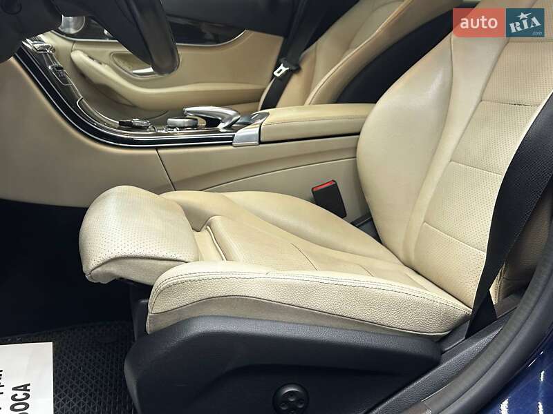 Седан Mercedes-Benz C-Class 2015 в Чернівцях