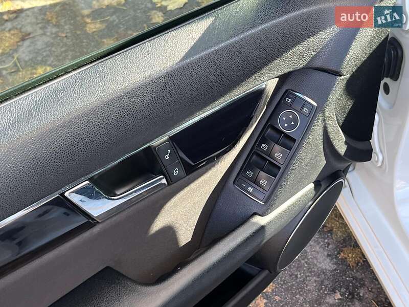 Универсал Mercedes-Benz C-Class 2010 в Киеве