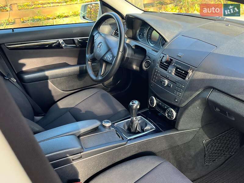 Универсал Mercedes-Benz C-Class 2010 в Киеве
