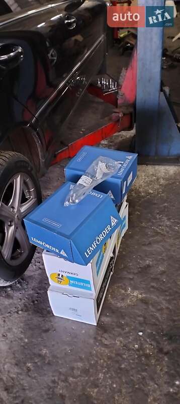 Седан Mercedes-Benz C-Class 2005 в Николаеве