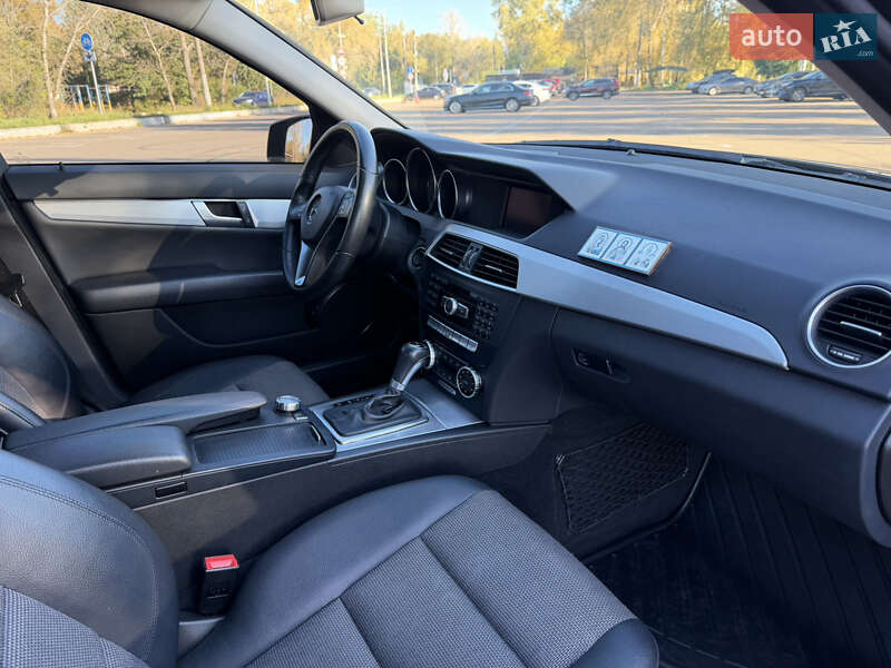 Седан Mercedes-Benz C-Class 2011 в Києві фото 29 Седан Mercedes-Benz C-Class 2011 в Києві