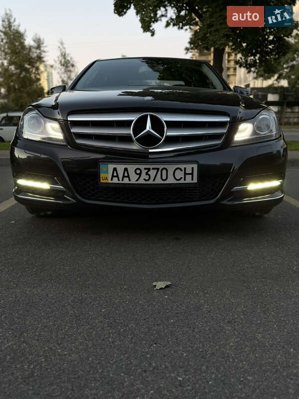 Седан Mercedes-Benz C-Class 2011 в Києві фото 59 Седан Mercedes-Benz C-Class 2011 в Києві
