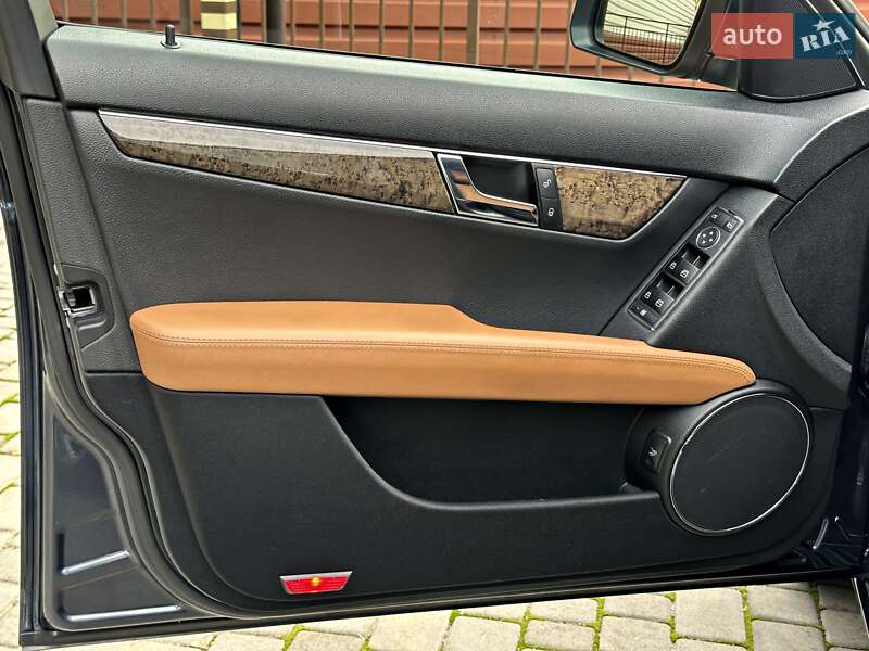 Седан Mercedes-Benz C-Class 2008 в Одесі фото 54 Седан Mercedes-Benz C-Class 2008 в Одесі