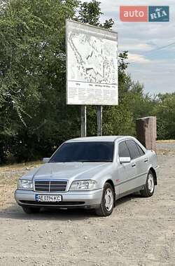 Седан Mercedes-Benz C-Class 1993 в Днепре
