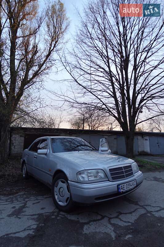 Седан Mercedes-Benz C-Class 1993 в Дніпрі фото 4 Седан Mercedes-Benz C-Class 1993 в Дніпрі