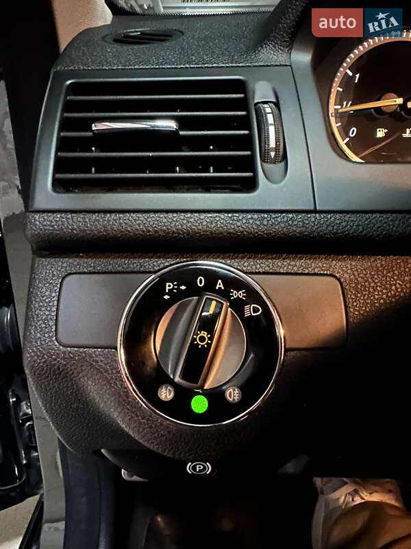 Седан Mercedes-Benz C-Class 2008 в Днепре