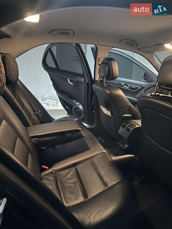 Седан Mercedes-Benz C-Class 2008 в Днепре