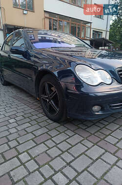 Седан Mercedes-Benz C-Class 2005 в Ровно