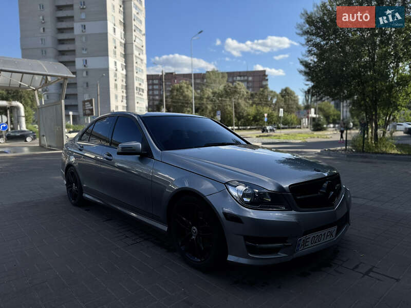 Седан Mercedes-Benz C-Class 2012 в Днепре
