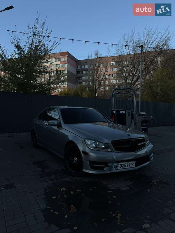 Седан Mercedes-Benz C-Class 2012 в Днепре