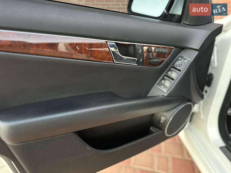 Седан Mercedes-Benz C-Class 2008 в Одесі фото 41 Седан Mercedes-Benz C-Class 2008 в Одесі