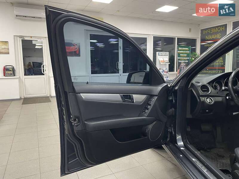 Універсал Mercedes-Benz C-Class 2013 в Києві