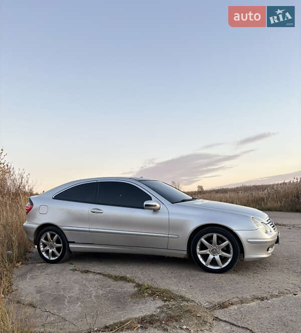 Купе Mercedes-Benz C-Class 2003 в Новояворовске