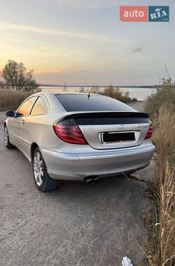Купе Mercedes-Benz C-Class 2003 в Новояворовске